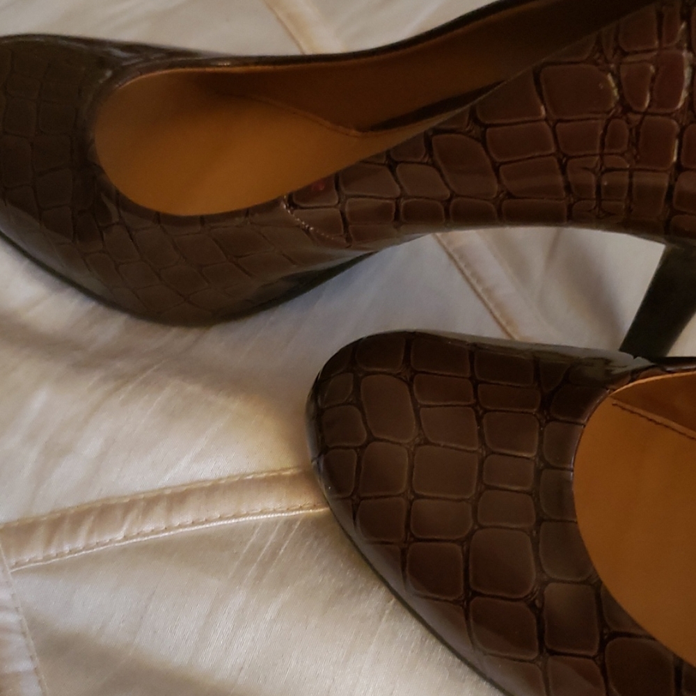 Shoes - Picture 6 of 6